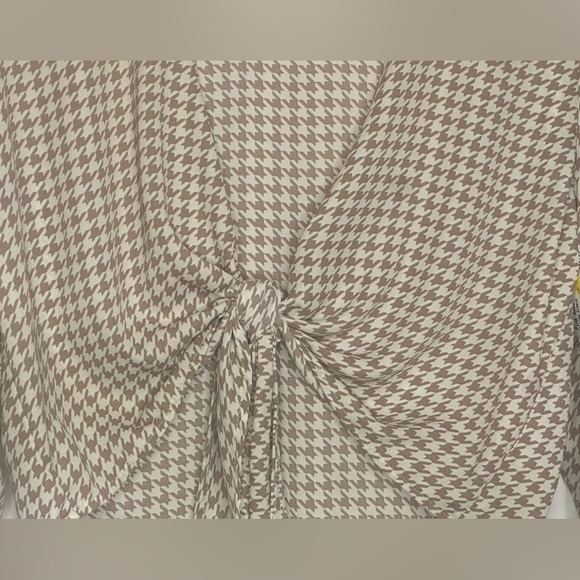 Pink Rose tan/wht tie top wrap blouse - Picture 4 of 8